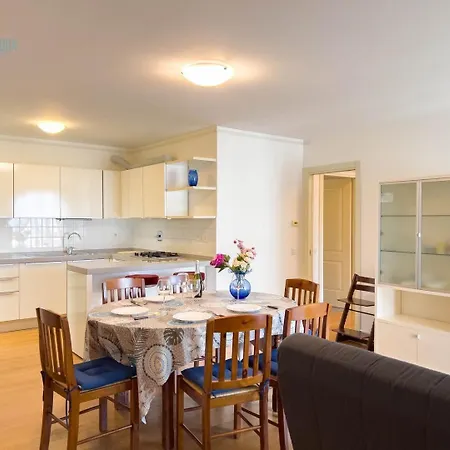 Апартаменти Cattedrale 5 Tirabora Short Rent *