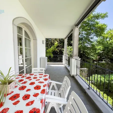 Cattedrale 5 Tirabora Short Rent Apartment *